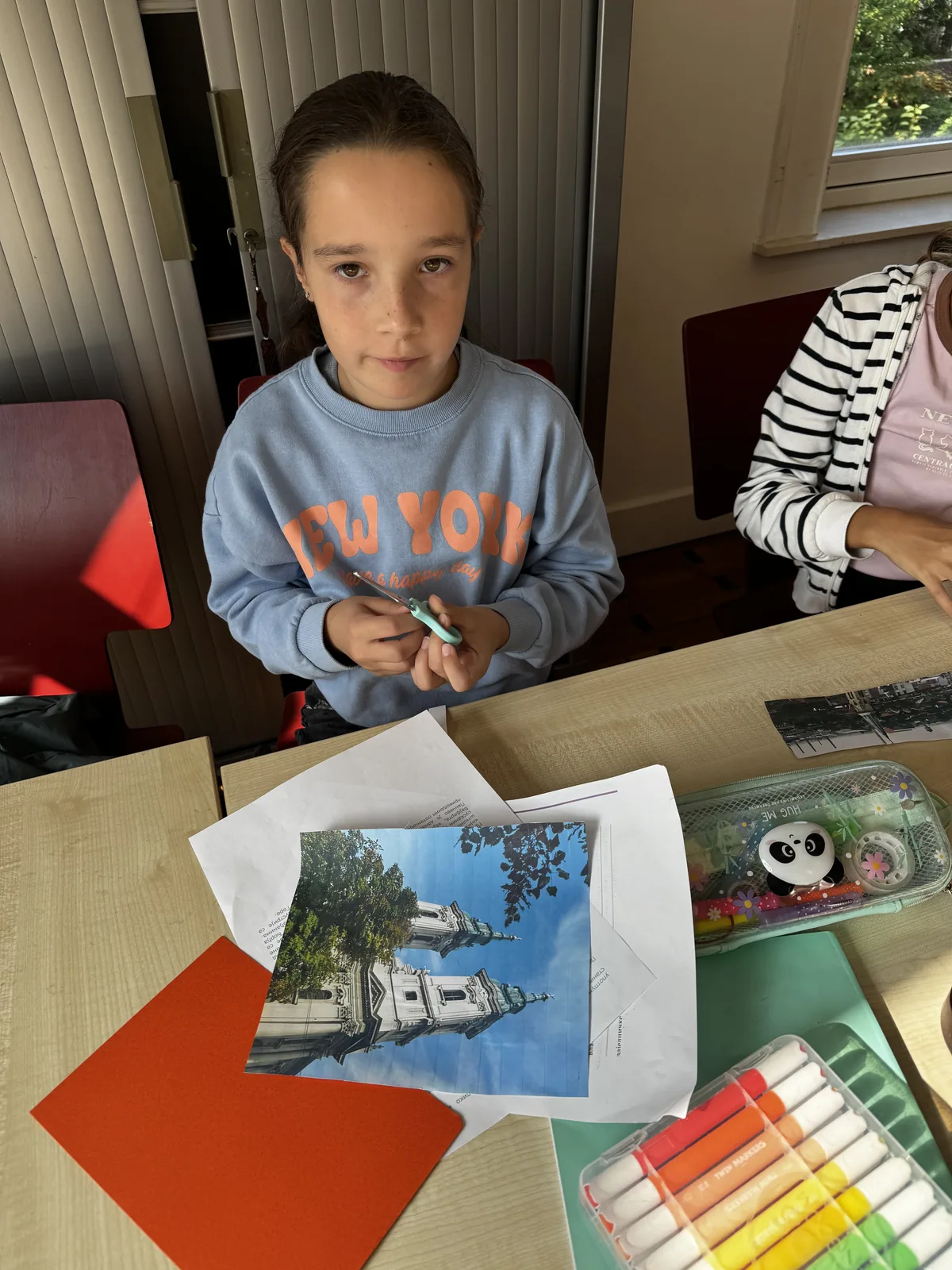 Ученик бира фотографије за своју страницу